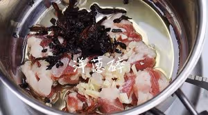 經典滷肉飯：肉汁濃郁！