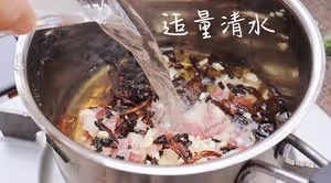 經典滷肉飯：肉汁濃郁！