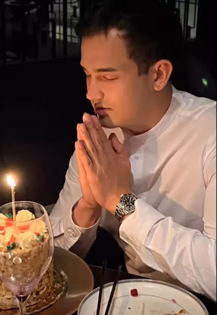 韋唯倆兒子在美國大辦生日宴 打扮似貴族公子