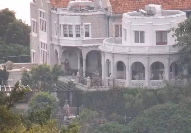 郭晶晶夫婦住宅超乎想像 小門小窗顯窮酸