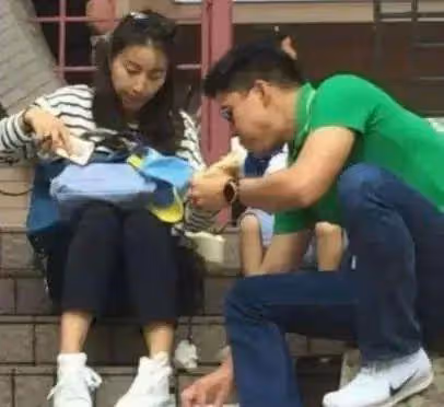 郭晶晶夫婦住宅超乎想像 小門小窗顯窮酸