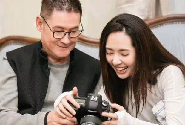 向佐出軌聊天女生疑似演員「小胡靜」