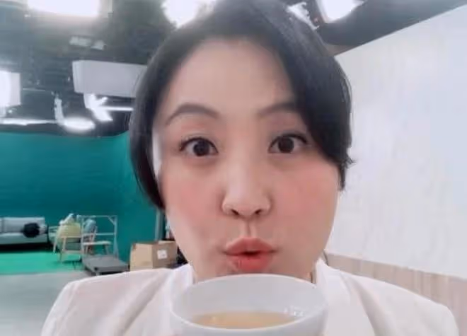 45歲資深女星宣布懷孕,曬B超照自嘲「我是老蚌」!婚姻狀況成謎