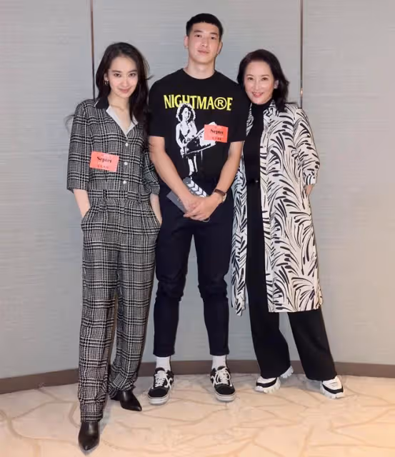 龔慈恩攜子女出席活動!一家三口顏值高,18歲兒子是法律系高材生