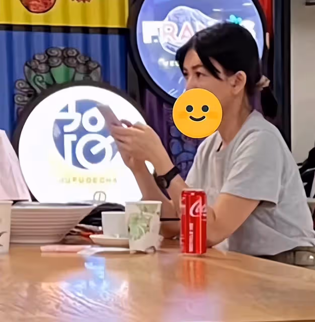 新加坡網友小吃攤偶遇孫燕姿:比以前長胖不少,看起來「孕味十足」