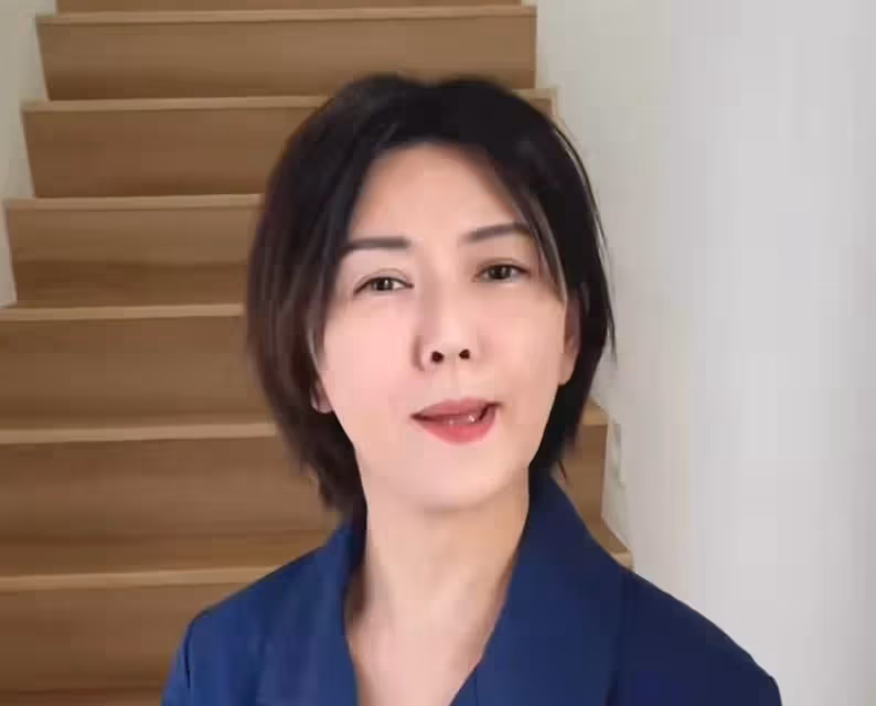 新加坡網友小吃攤偶遇孫燕姿:比以前長胖不少,看起來「孕味十足」