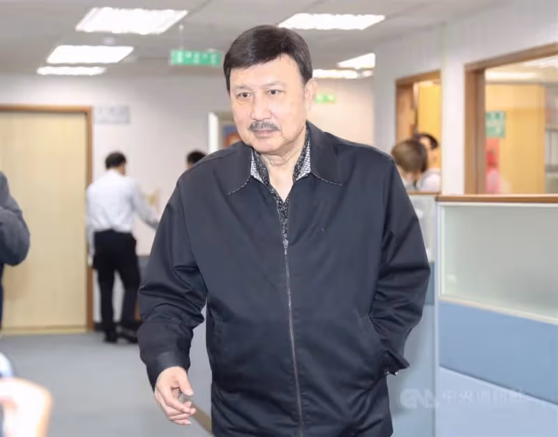 首曝余天病床照！余祥銓曝病況「脖子血管全塞住」右半身動不了　醫生檢查後愣住：「真的太幸運了」