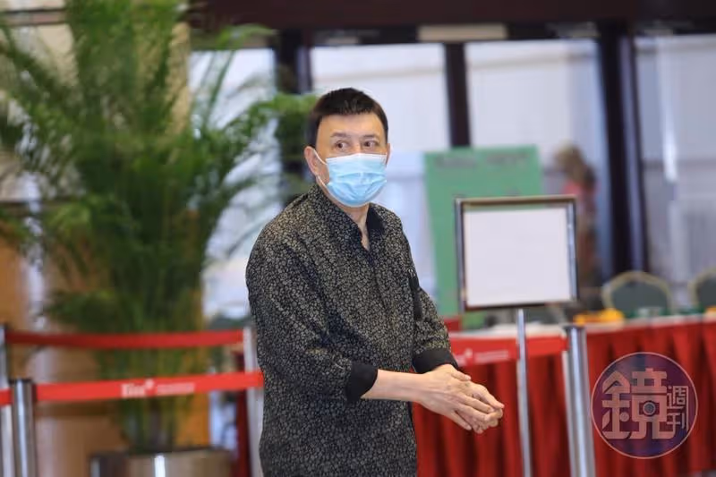 首曝余天病床照！余祥銓曝病況「脖子血管全塞住」右半身動不了　醫生檢查後愣住：「真的太幸運了」