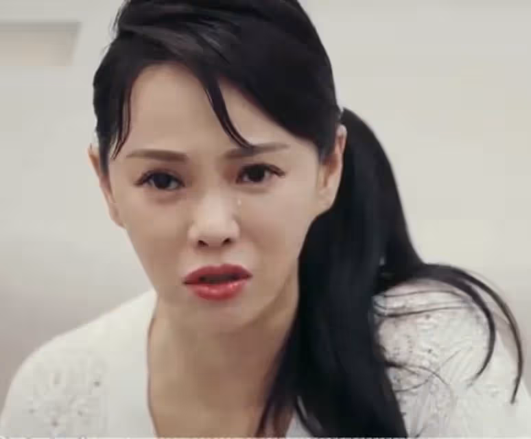 和庾澄慶失婚13年後,再看伊能靜,才明白她的悲劇都是媽媽造成的