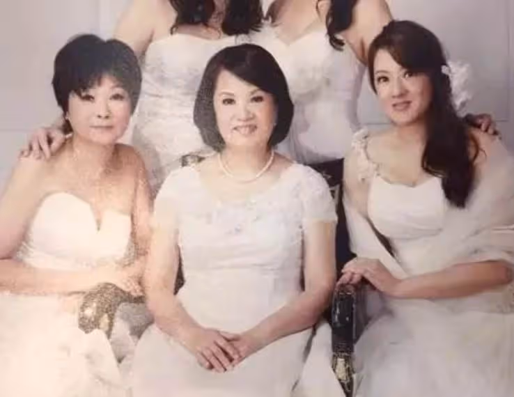 和庾澄慶失婚13年後,再看伊能靜,才明白她的悲劇都是媽媽造成的