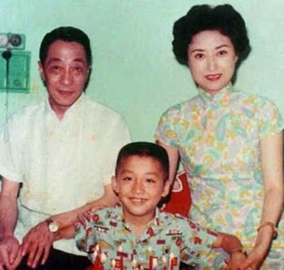 和庾澄慶失婚13年後,再看伊能靜,才明白她的悲劇都是媽媽造成的