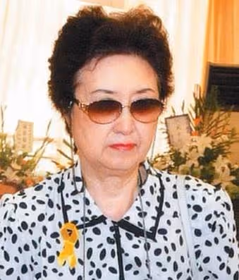 和庾澄慶失婚13年後,再看伊能靜,才明白她的悲劇都是媽媽造成的