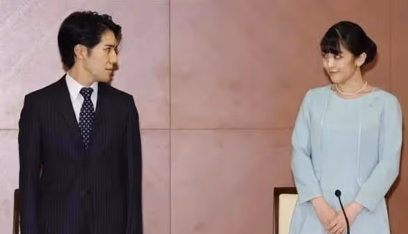 真子公主陪小室圭第三度考律師,駙馬扎小辮穿短褲,神態很放鬆
