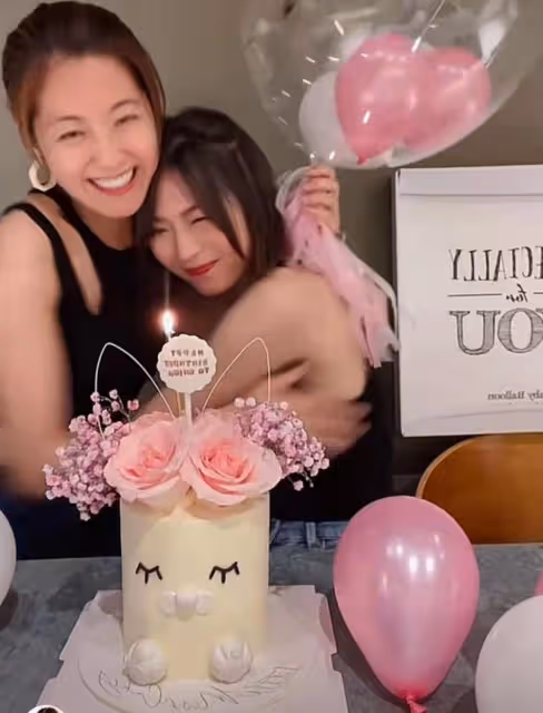 Tvb三女神罕見同框,34歲連詩雅甜美如少女,穿黑色背心顯性感
