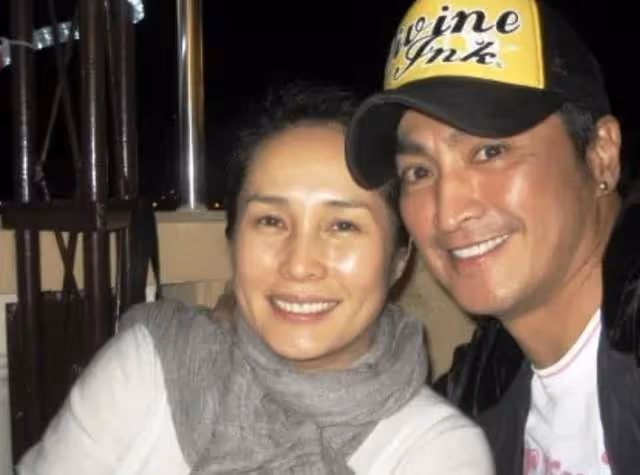 62歲展昭何家勁首曬娃!高舉倆女孩臂力驚人,至今未婚自曝有女兒