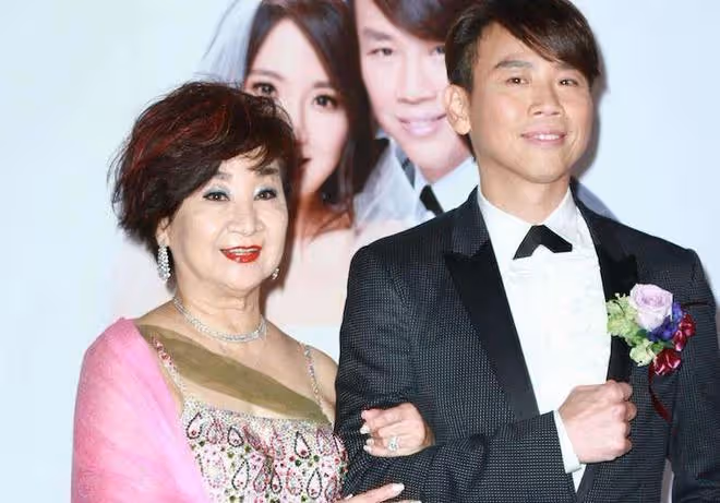 8位「媽寶男」男星,有人12歲才斷奶,有人38歲還依賴媽媽