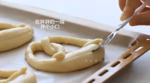 可能是我近期做過Zui簡單的一款麵包了… | 鹼水麵包 | 德國結 | 普雷結