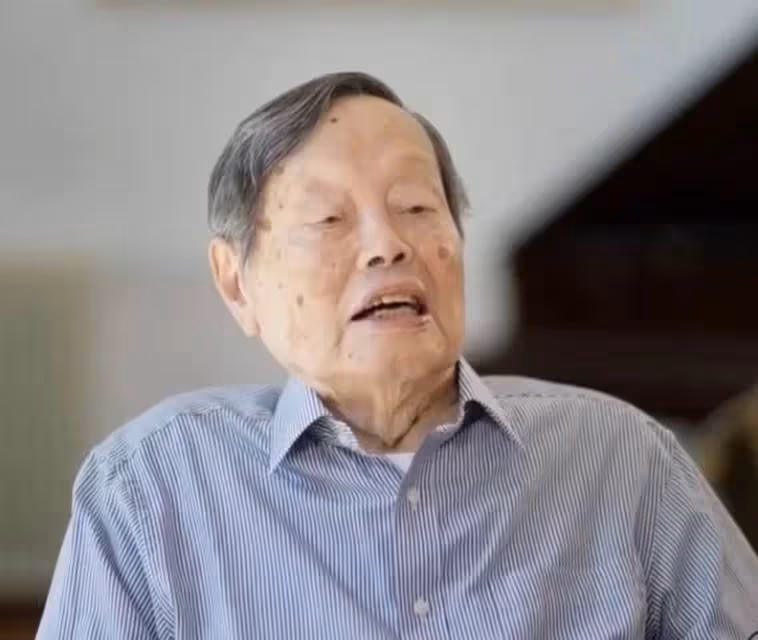 楊振寧100歲了,被誤解的翁帆,是原配送給他最好的禮物
