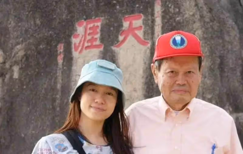 楊振寧100歲了,被誤解的翁帆,是原配送給他最好的禮物