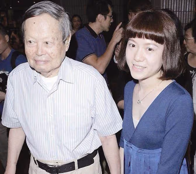 楊振寧100歲了，被誤解的翁帆，是原配送給他最好的禮物