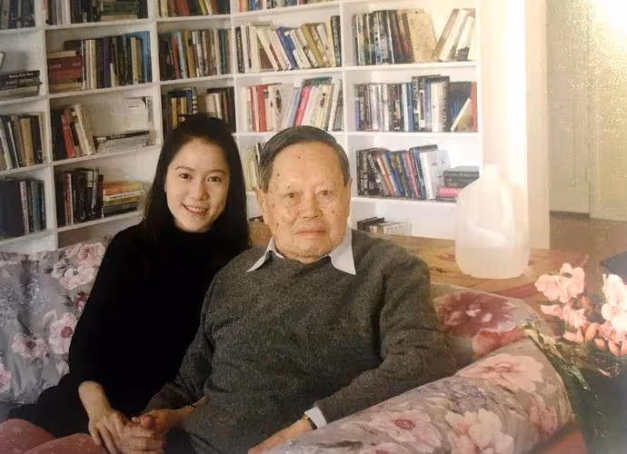 楊振寧100歲了,被誤解的翁帆,是原配送給他最好的禮物