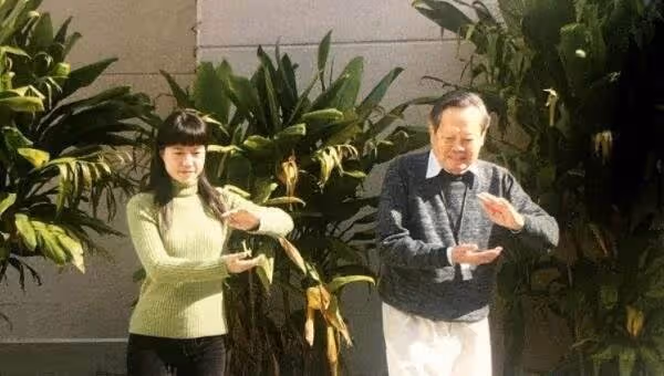 楊振寧100歲了,被誤解的翁帆,是原配送給他最好的禮物