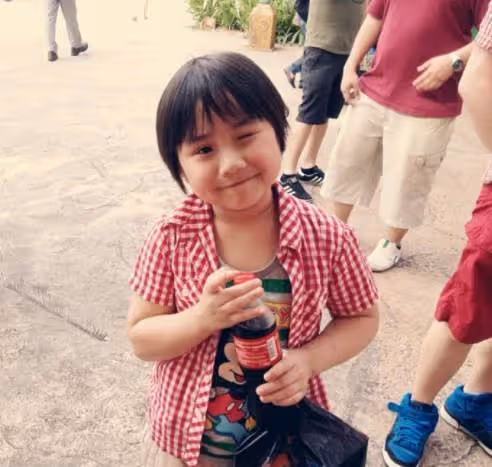 小小彬又被親爸拉著賺錢,才讀高二就聯手創業,被說動投資三百萬,網友:成了家裡的搖錢樹
