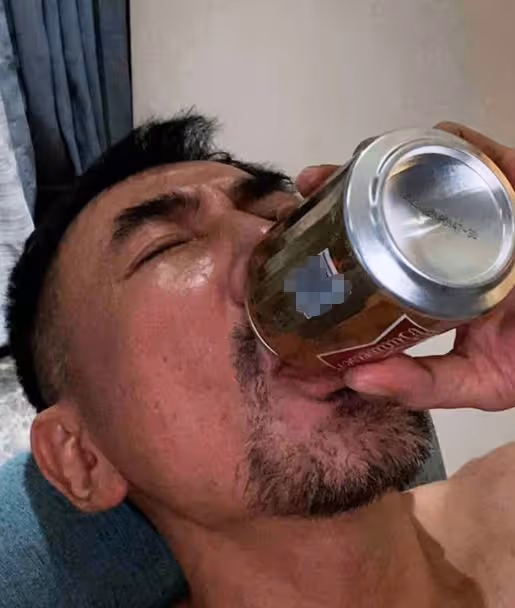 甄嬛傳齊妃被曝離婚!老公深夜喝茅台酒消愁,夫妻倆超一年無互動