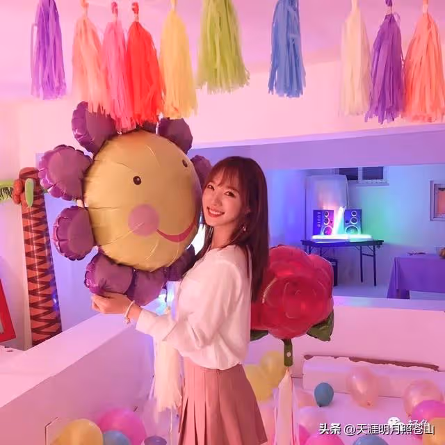 靠一段泳裝舞蹈秀一夜走紅