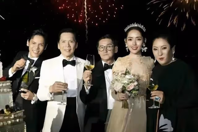 向佐郭碧婷被曝未領證,兩次申請缺女方簽字,郭爸曾回應支持女兒