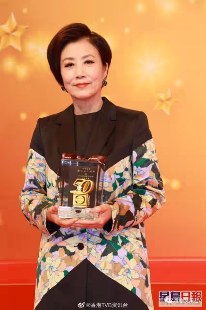 汪明荃博士獲頒金紫荊星章！多年推動粵劇坦言辛苦但不言退