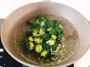 簡單好吃的西藍花火腿炒蛋