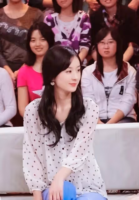 趙麗穎21歲舊照首曝光!穿「廉價衣服」錄節目,打扮樸素氣質清純:與現在反差大
