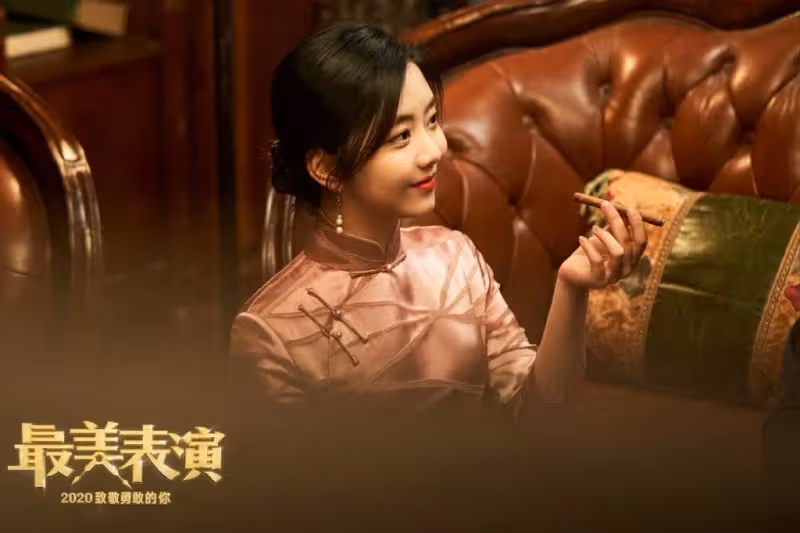 譚松韻旗袍造型首秀!身材原來這麼好,不扮嫩氣質更高級