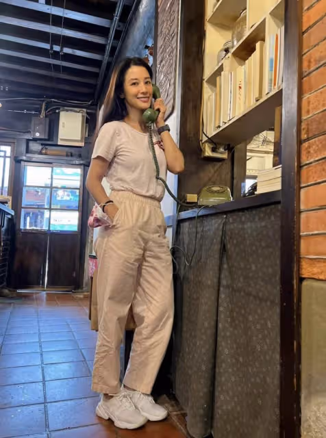 43歲女星李蒨蓉舉家赴美生活,四人吃快餐花2400,抱怨當地物價高「比台灣貴一倍」無奈自己買菜:能省一點