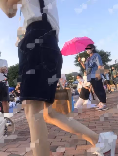 劉德華妻女逛迪士尼被偶遇!10歲女兒大長腿搶鏡,朱麗倩跪地休息接地氣