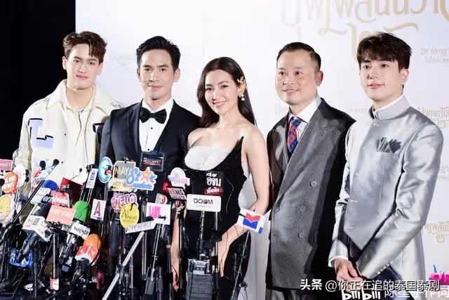 電影《天生一對2》首映:Bella被追問Weir是否算無縫銜接