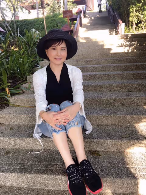 沈春華「棄800萬年薪卸下主播」婚姻生活首度曝光!當街被偷拍與老公在街頭...超浪漫!