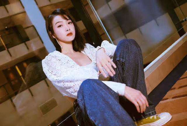 提起宋茜,估計很多人一開始了解她,都是通過韓國女團認識的