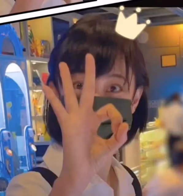 孫儷低調現身電玩城無人識,專心抓娃娃似少女,與鄧超依偎秀恩愛
