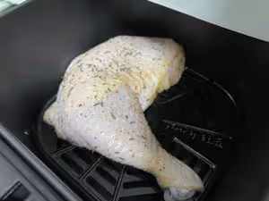 【空氣炸鍋】烤脆皮雞腿！皮脆肉嫩又多汁！