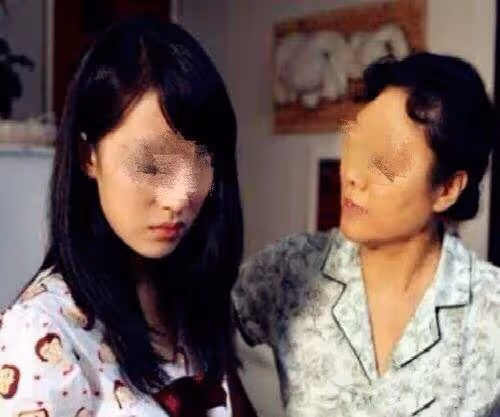 大姑子幫我養兒子五年,我給她十萬,半夜聽到兒子話,我淚流滿面