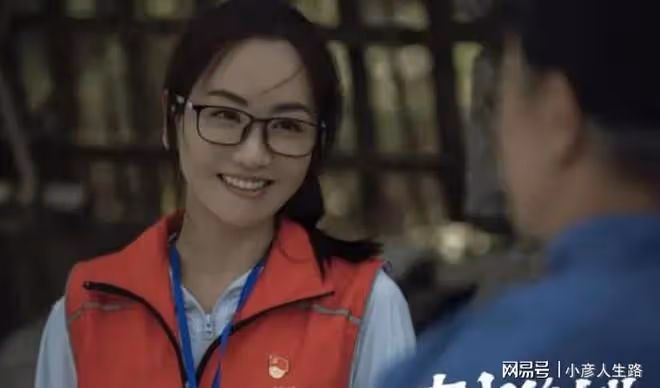 楊蓉又跑去旅遊了,與網友互動自嘲,算是把自己的梗給玩明白了
