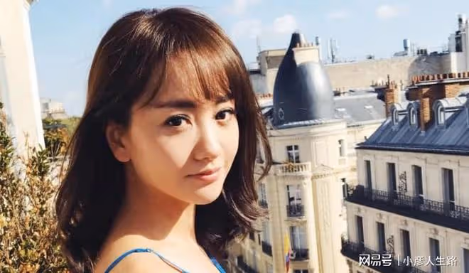 楊蓉又跑去旅遊了,與網友互動自嘲,算是把自己的梗給玩明白了