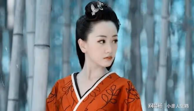 楊蓉又跑去旅遊了,與網友互動自嘲,算是把自己的梗給玩明白了