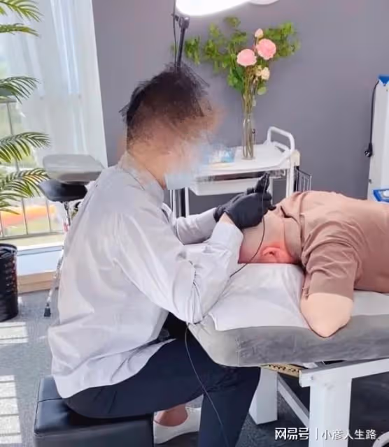 具俊曄紋發畫面疑似曝光,每一根都要紋到,操作方式令人不寒而慄