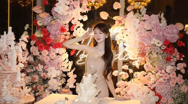 黃曉明疑為緋聞網紅女友辦豪華生日趴　女方曬卡片署名露餡？！