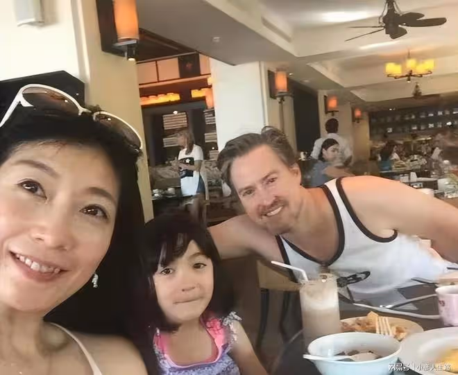 黃嘉千害怕夏克立,曾經在加拿大發生肢體衝突,脖子上有傷痕