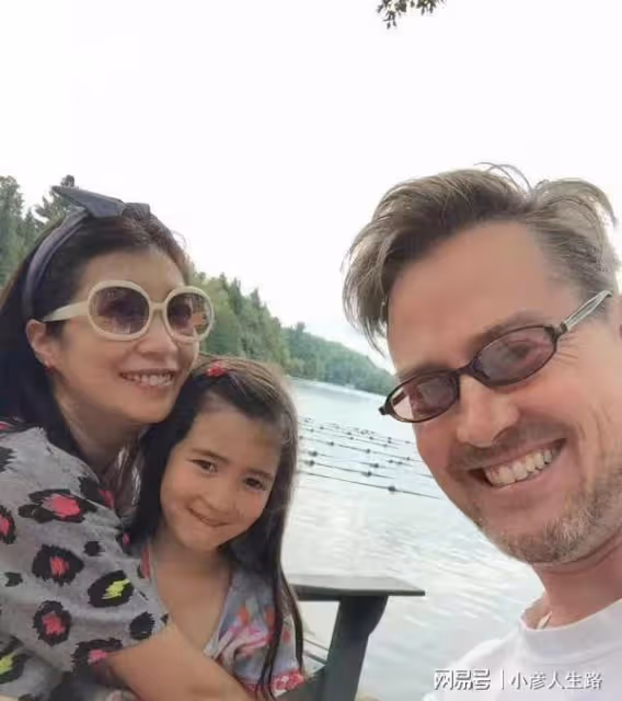 黃嘉千害怕夏克立,曾經在加拿大發生肢體衝突,脖子上有傷痕