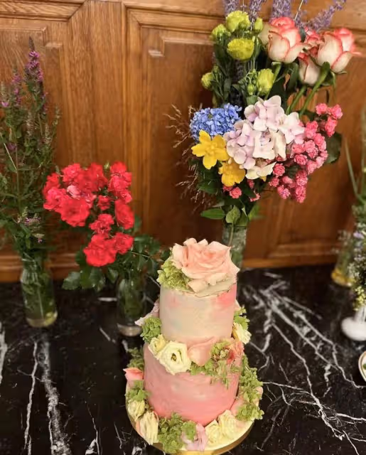 富士康老闆娘曬照慶結婚14周年,宴席低調奢華,獲郭台銘親手獻花